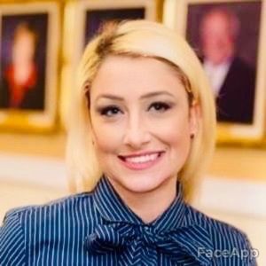 Meet your Posher, Jennifer